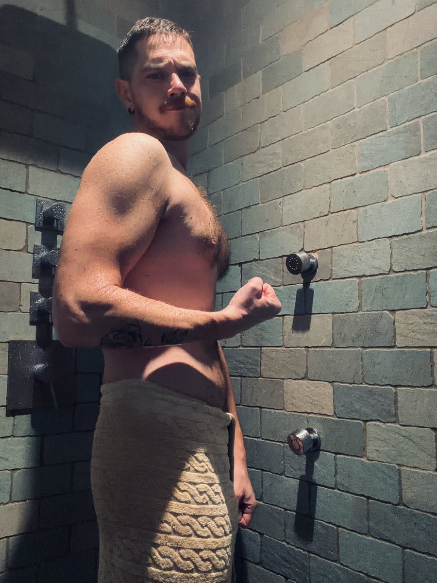 hot physio tweet media