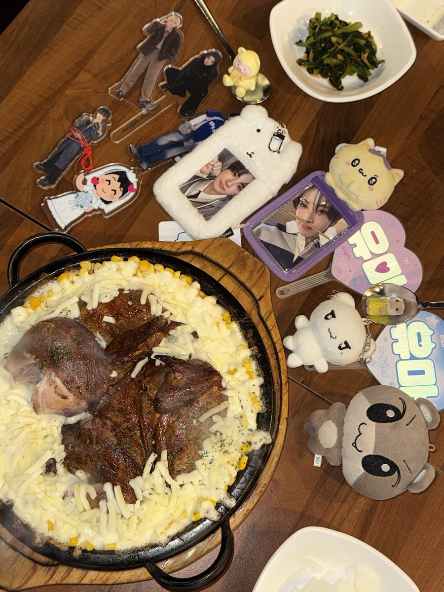 iceccat's tweet photo. 올해첫 치킨 🫰🏻
+ @kittyum_ https://t.co/X5ZhTcDuJ0