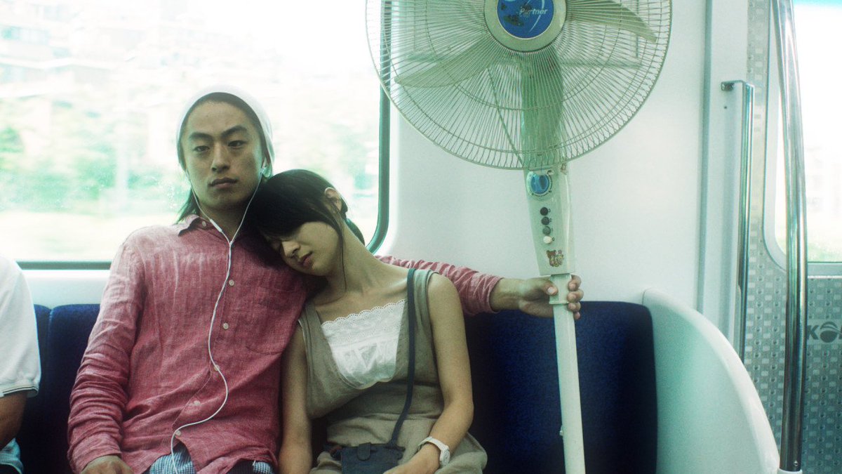 <4학년 보경이> 봤는데 크레딧 내내 깔려있는 선풍기 덜그럭 소리가 너무 좋았음.. 너무 매력적인 단편이야 어떻게 이렇게 만들지