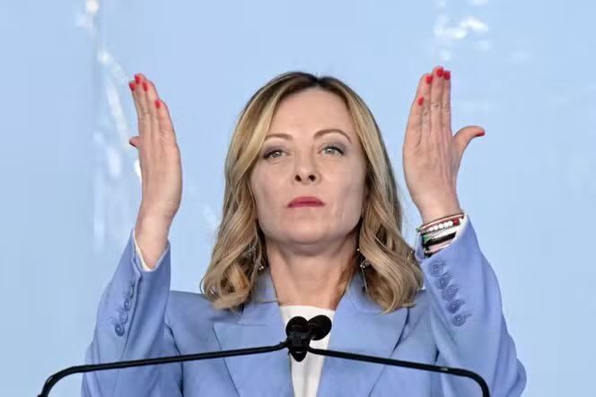 EelcoHoecke's tweet photo. In Italië heeft Meloni een nieuwe wet goedgekeurd waardoor illegalen na arrestatie meteen worden opgesloten in een gevangenis tot hun uitzetting... https://t.co/7Ym5vVCvCz