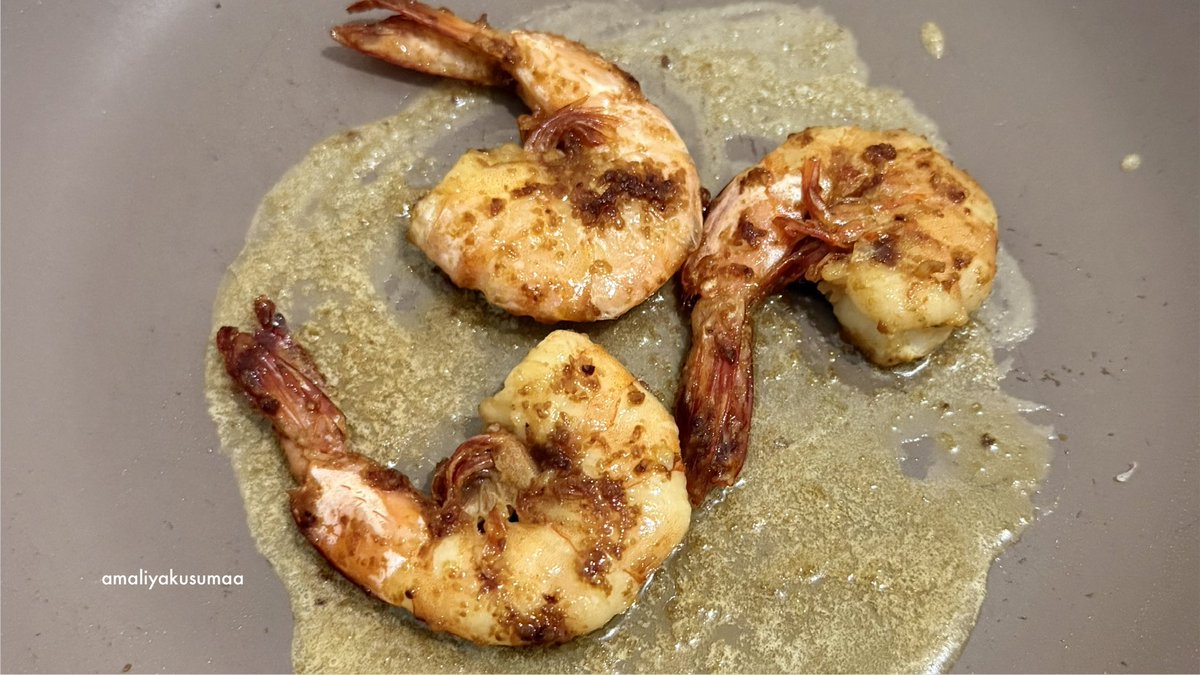 amaliyakusumaa's tweet image. BIG THANKS TO GARLIC BUTTER.... now, i can cook anything. just use this and the food will be delicious pol++, trust me💯👌🏻