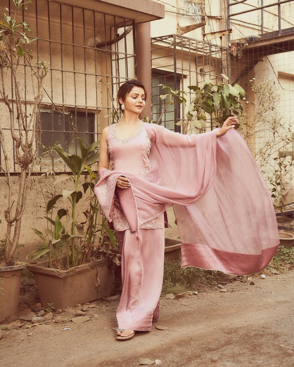 Retro vibes ✨
#RubinaDilaik