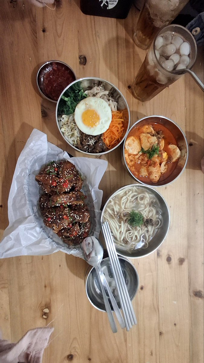 fleuringarden's tweet photo. this afternoon i went to @KSDBJ_ and here are my impressions

• some people say their booking system is confusing, but i actually found it interesting. (and it definitely filters the crowd)
• they have two tables, but they serve only one booking at a time https://t.co/tugr3RG4qc