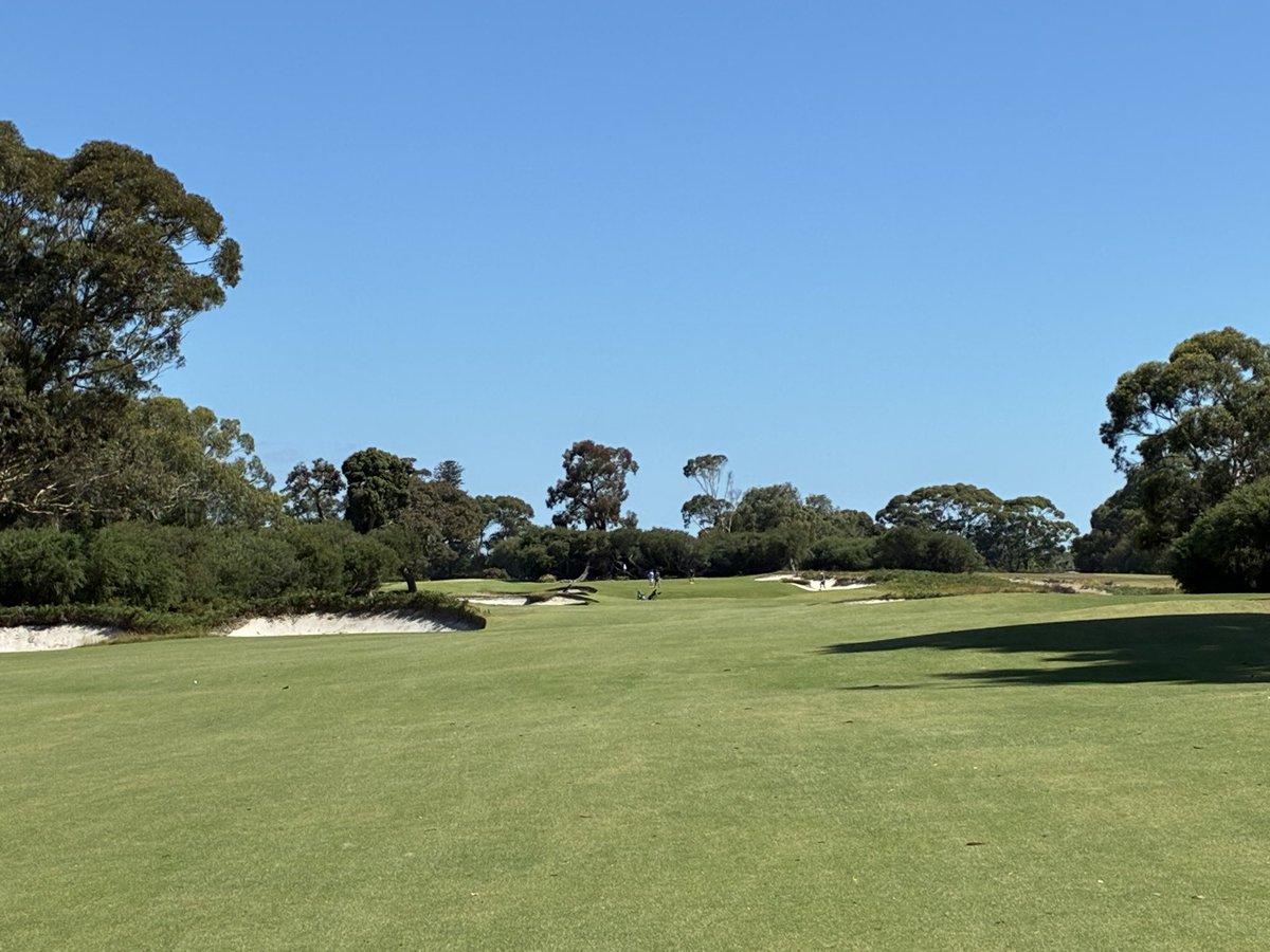 kiwigreenkeeper's tweet photo. Great day for a game at Kingston Heath . Always a joy to play 👌⛳️ https://t.co/jXIBs4JTV9