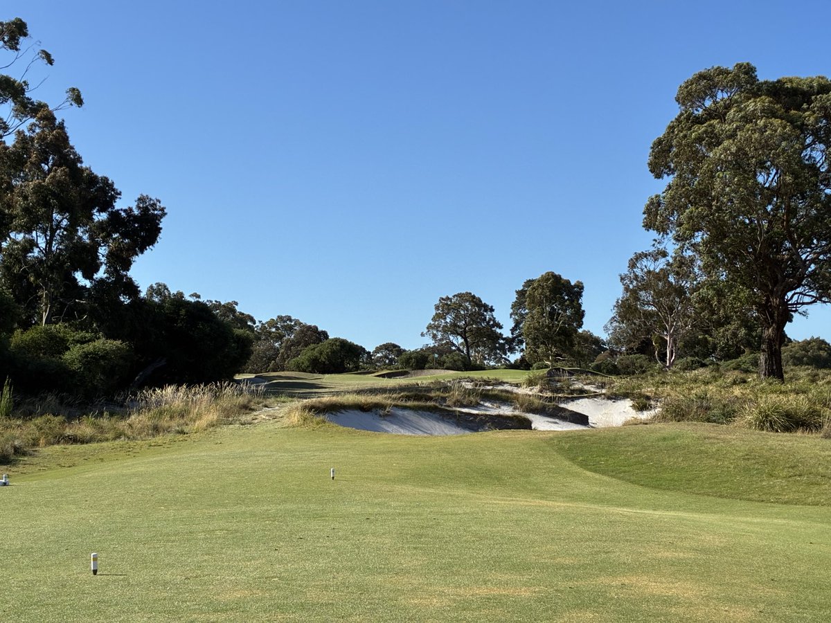 kiwigreenkeeper's tweet photo. Great day for a game at Kingston Heath . Always a joy to play 👌⛳️ https://t.co/jXIBs4JTV9