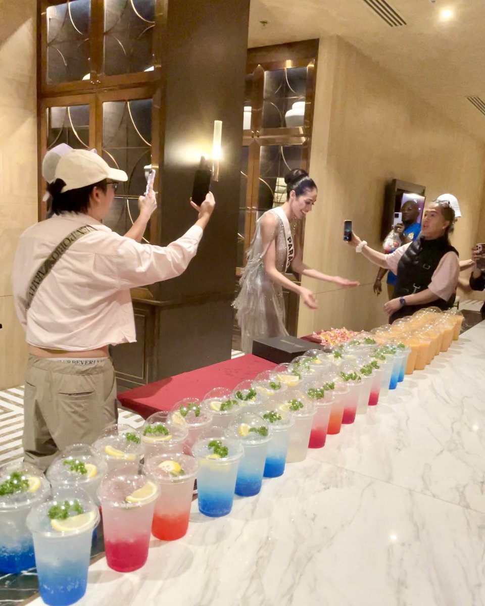 bigbitehouse's tweet image. Food Support for fans of #MISSPARAGUAY Yanina Gomez 🥰
Top 30 Miss Universe 2025 ❤️
🙏🏼 #BigBiteCatering ขอบคุณที่ใช้บริการ 

📌 แพคเกจฟู้ดซัพพอร์ต เริ่มต้นเพียง ฿5,500
Line : lin.ee/AFpDLjvG

#foodtruckthailand​ #foodsupportthailand
#missuniverse #missuniverse2025 #veena