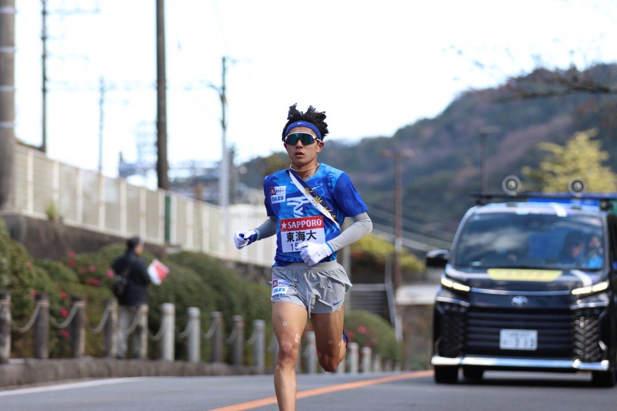 nagamoto_shu's tweet photo. 第102回箱根駅伝
総合12位 個人5区区間13位
本当に沢山の応援ありがとうございました。
初めての景色はキツくもあり楽しくもありました。最後に4年生と走ることができて幸せです。
最後の1年悔いなく終われるように❤️‍🔥
4年生の分まで来年こそはシード権を。

 #箱根駅伝
 #東海大学
 #脩色神采 https://t.co/mzNAmcZbIK