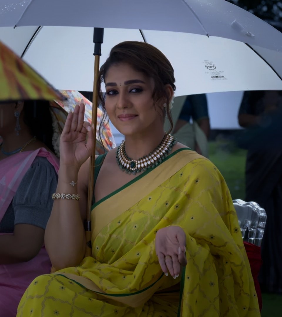 #ManaShankaraVaraPrasadGaru ట్రైలర్‌లో మెగాస్టార్ స్వాగ్‌తో పాటు, ఫ్యామిలీ ఎంటర్టైన్మెంట్, మెగాస్టార్ చిరంజీవి, నయనతార మధ్య సీన్స్ హైలైట్. చివరిలో విక్టరీ వెంకటేష్ ఎంట్రీ, చిరంజీవితో డైలాగ్స్ ఫాన్స్ కి ట్రీట్. మరోసారి పండగ వినోదాన్ని అందించేందుకు అనిల్ రావిపూడి రెడీ. 💥