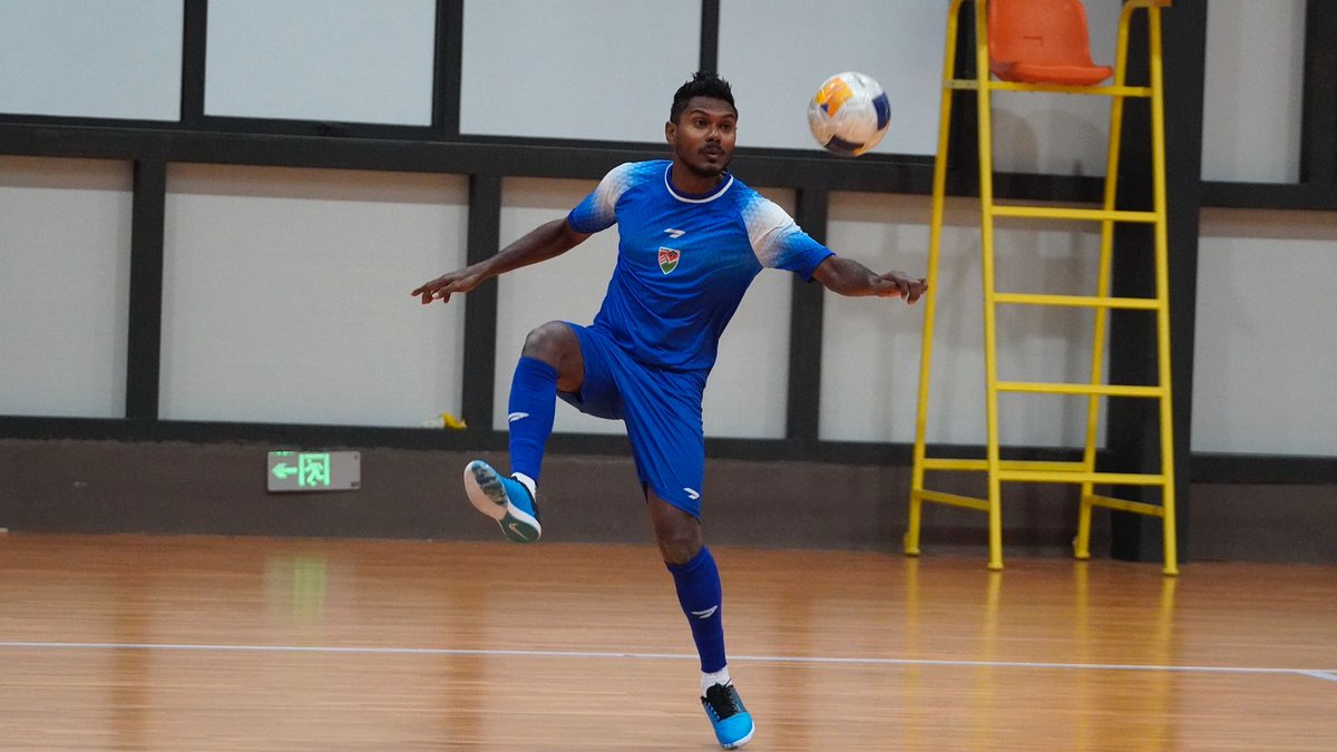 ChinaEmbassy_MV's tweet photo. Pleased to host the Maldives National Men's Futsal Team for their training camp in China! 🇲🇻🤝🇨🇳 This futsal exchange deepens the friendship between our two nations. We’re cheering loud for the team’s upcoming victories—go Maldives! 💪May your hard work on the court bring glory to the Maldives! ⚽