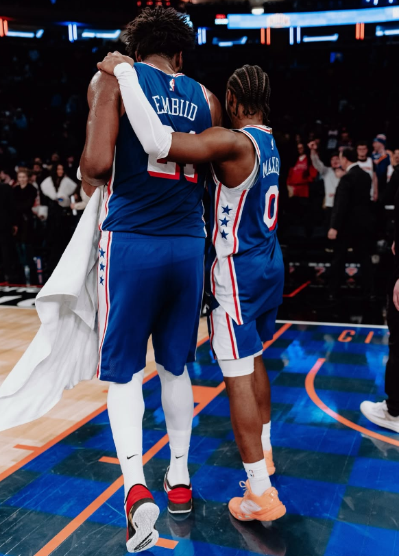 LES 76ERS : ET SI C'ÉTAIT EUX ?😮

Embiid est de retour, et l'attaque est retrouvée : 3 matchs de suite à + 120 d'Offensive Rating. De quoi donner de l'espoir ? Et s'ils étaient l'outsider caché ?Comment ont-ils décapité New-York ?

Retour sur leur dernière sortie au MSG🎬