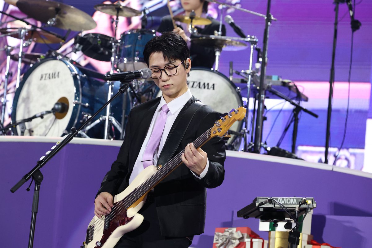 9ook1eRun's tweet photo. 260104 Day-2
<Xdinary Heroes 2nd Fanmeeting>
👑XCLUSIVE PARTY👑

instrument change!
#XdinaryHeroes #엑스디너리히어로즈
#엑디즈 #Gunil #건일 #구건일 https://t.co/rd4iP6903G