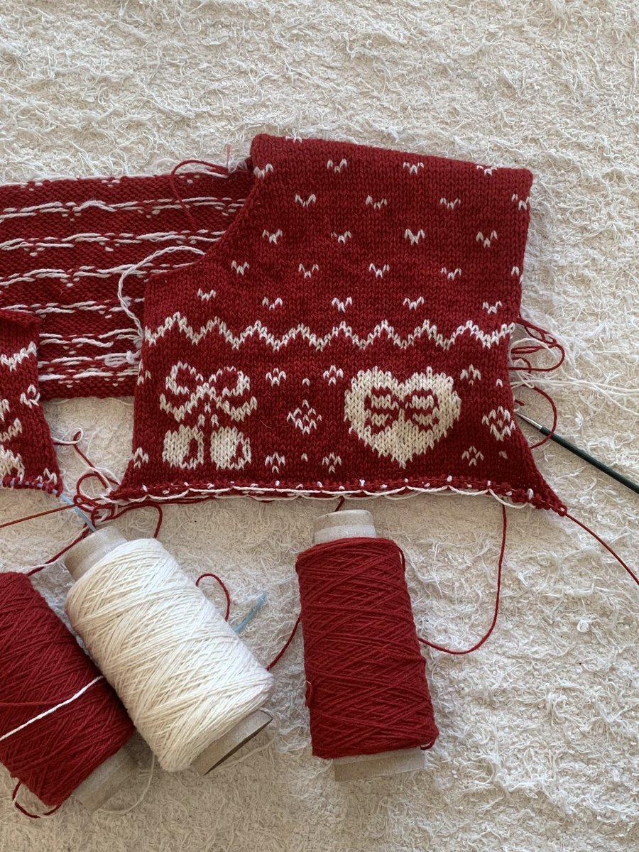 연휴때 겜하면서 뜨느라 얼마 안 떴는데도
새 무늬뜨니까 신나서 쑥쑥자람