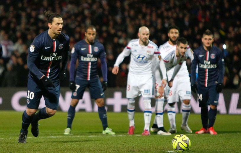 Footballdayy10's tweet image. #Décla 🎙️: Zlatan Ibrahimović 🇸🇪:

« 𝗝𝗲 𝗿𝗲𝘀𝘀𝗲𝗻𝘀 𝗯𝗲𝗮𝘂𝗰𝗼𝘂𝗽 𝗽𝗹𝘂𝘀 𝗱𝗲 𝘁𝗿𝗶𝘀𝘁𝗲𝘀𝘀𝗲 𝗾𝘂𝗮𝗻𝗱 𝗷𝗲 𝗿𝗮𝘁𝗲 𝘂𝗻𝗲 𝘃𝗲́𝗿𝗶𝘁𝗮𝗯𝗹𝗲 𝗼𝗰𝗰𝗮𝘀𝗶𝗼𝗻, 𝗽𝗮𝘀 𝘂𝗻 𝗽𝗲𝗻𝗮𝗹𝘁𝘆. Quand je marque un penalty, j’ai l’impression d’avoir simplement marqué à…