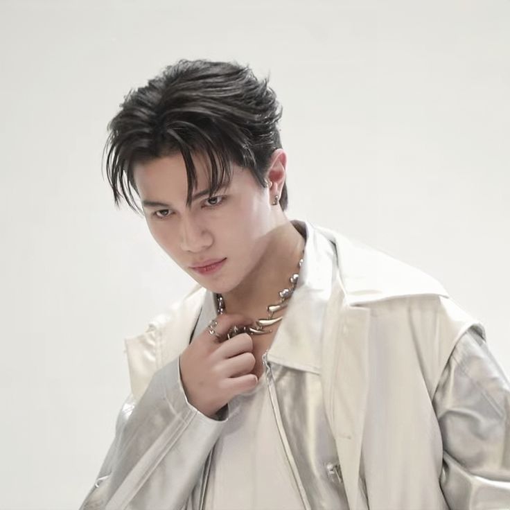 willismote's tweet image. #williamjkp 

Black wolf                                         White wolf