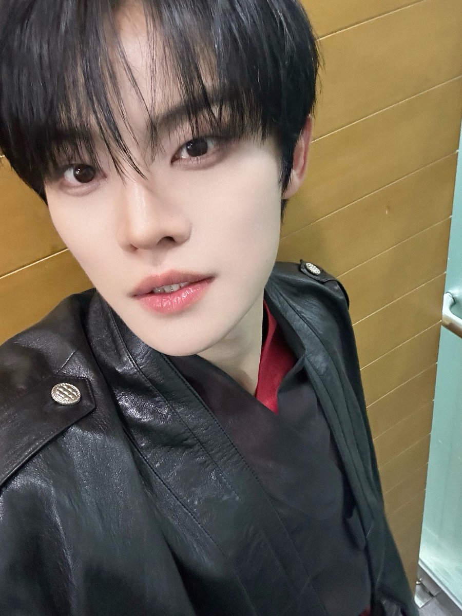CYE_MEMBERS7's tweet photo. 클로저~~ 2026년 잘 보내고 있어요???
우리가 참여한 판사 이한영 OST I GOT IT도 많이 들어줘요 ㅎㅎ

#전민욱 #JEONMINWOOK 
#CLOSEYOUREYES #클로즈유어아이즈
#CYE #클유아 https://t.co/MLX2fYLXuK