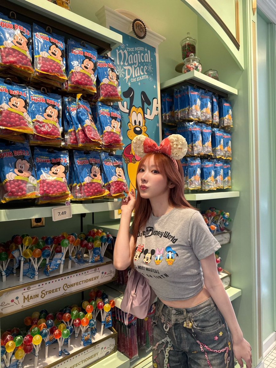 新年はアメリカのディズニーで過ごしたよー🪽🏰🧚‍♀️ https://t.co/YBvDfikzTu