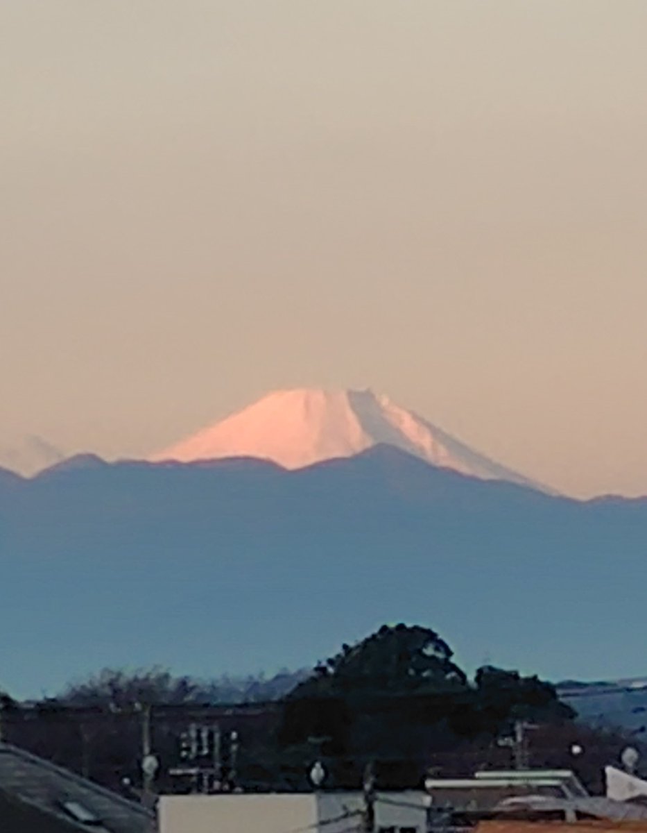 labo_mochi's tweet photo. 2026年よろしくお願い申し上げます

私、12/30から今日まで連勤しておりまして、やっと明日休めます！少し遅めの正月休みです
少しカラダをやすめたいので明日は刺し子を嗜もうかと思います https://t.co/8eHDTIbDVy