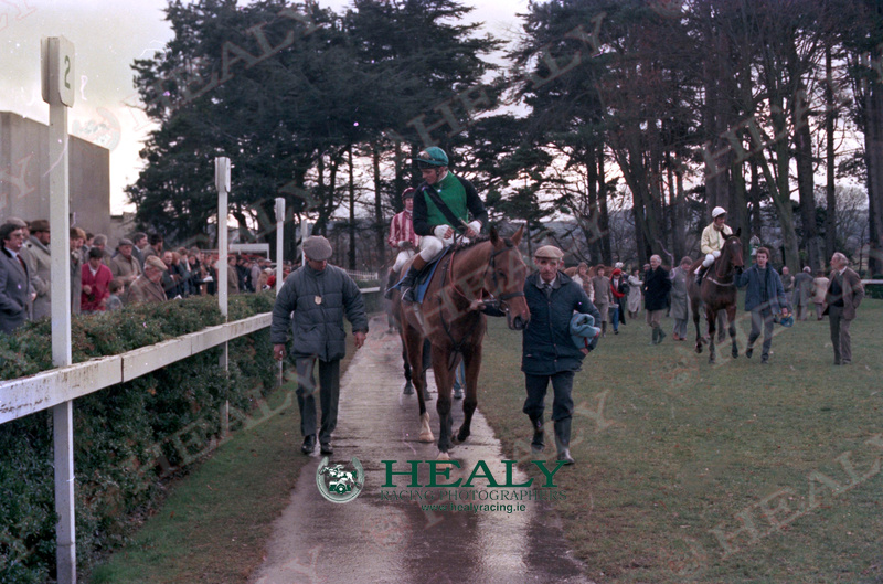 Leopardstown 30-December-1985   <a href="/LeopardstownRC/">Leopardstown RC</a> 
#41yearsago  #archives  #fromthearchive  #memories  #HorseRacing  #HealyRacing  #ReelingInTheYears
Ashbourne House and Ken Morgan win for trainer Jim Dreaper.
(c)healyracing.ie