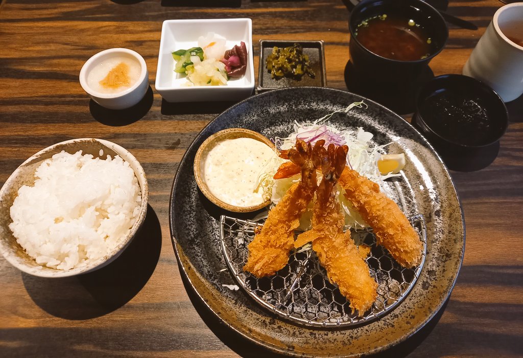daihukuswitch's tweet photo. エビフライ美味しかったあ🍴 https://t.co/4EUNiy3JjA