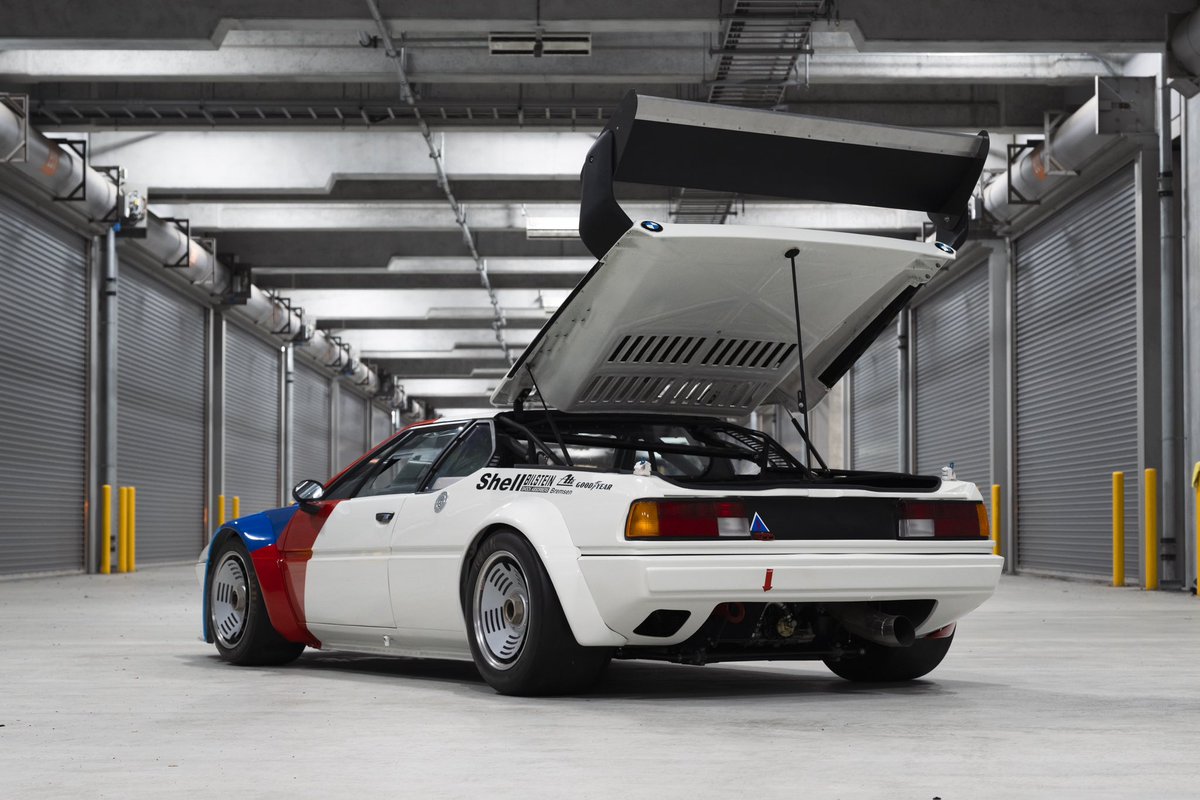 bingo_media_jp's tweet photo. 1979 BMW M1 Pro Car

・レース未出場の新車
・54台生産された中の1台
・印象的なMストライプのカラーリング
・DMSBの書類付き
・エンジン始動確認済み

この車両、今週末のオークションに出品されます。詳細は以下のリンクから🚗

📎 https://t.co/py5HEKRVx6

#BHAUCTION #BINGO #BMW #M1PROCAR https://t.co/KUr0RJXttR