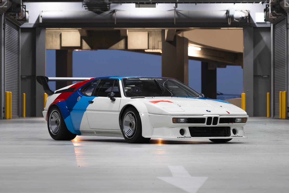 bingo_media_jp's tweet photo. 1979 BMW M1 Pro Car

・レース未出場の新車
・54台生産された中の1台
・印象的なMストライプのカラーリング
・DMSBの書類付き
・エンジン始動確認済み

この車両、今週末のオークションに出品されます。詳細は以下のリンクから🚗

📎 https://t.co/py5HEKRVx6

#BHAUCTION #BINGO #BMW #M1PROCAR https://t.co/KUr0RJXttR