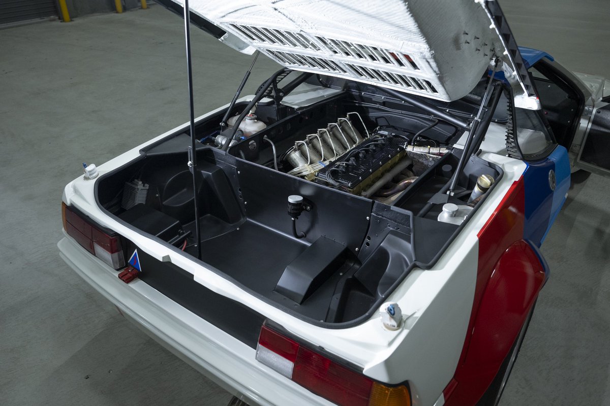 bingo_media_jp's tweet photo. 1979 BMW M1 Pro Car

・レース未出場の新車
・54台生産された中の1台
・印象的なMストライプのカラーリング
・DMSBの書類付き
・エンジン始動確認済み

この車両、今週末のオークションに出品されます。詳細は以下のリンクから🚗

📎 https://t.co/py5HEKRVx6

#BHAUCTION #BINGO #BMW #M1PROCAR https://t.co/KUr0RJXttR