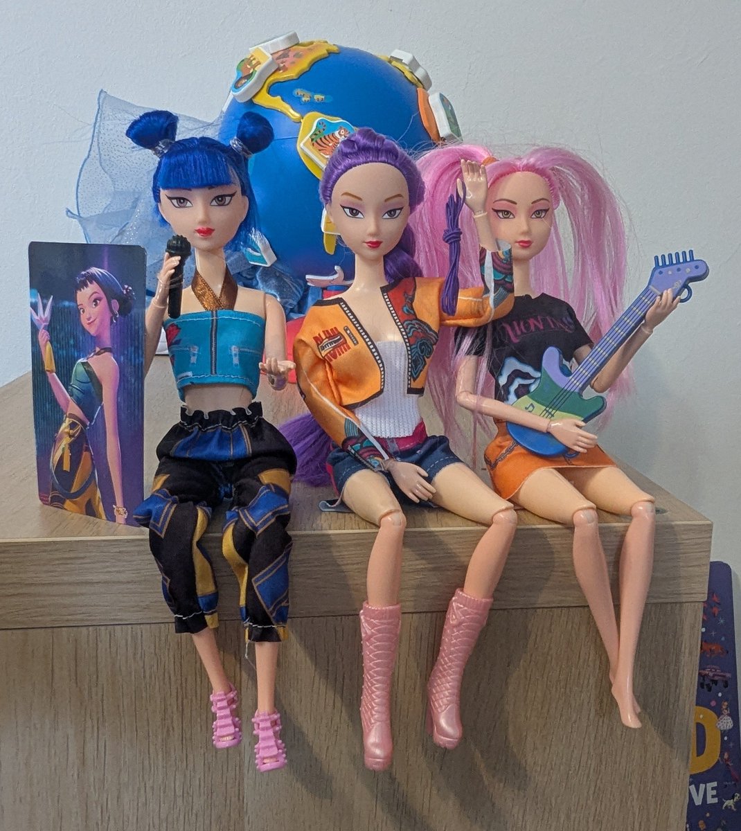 C'est quoi ce truc #Kpop <a href="/DHKpopMusic/">Demon Hunters Kpop Music</a> je sais pas quoi les jeunes filles en peuvent plus avec ça ? 😂