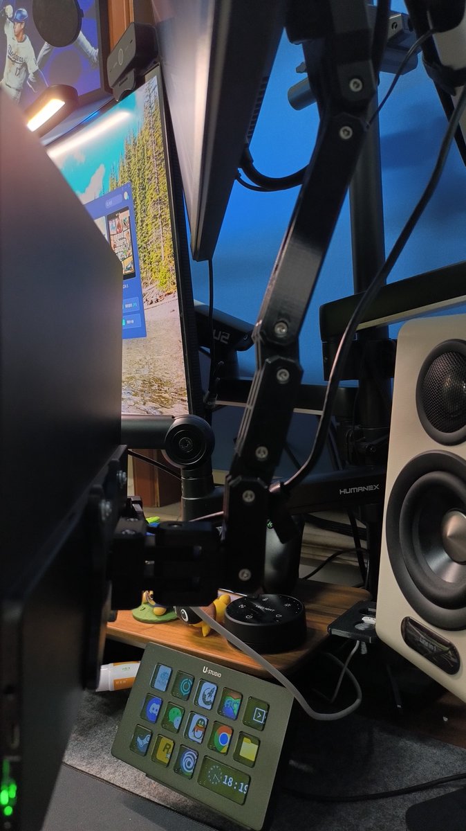 CoCube_yuki's tweet photo. Not everything has to work for everyone.
This setup just works for me.
Small tweaks, no big upgrades.
Just how I like to use my desk right now.

CoCube’s Desksetup #09 https://t.co/ssuYtpWmtu
