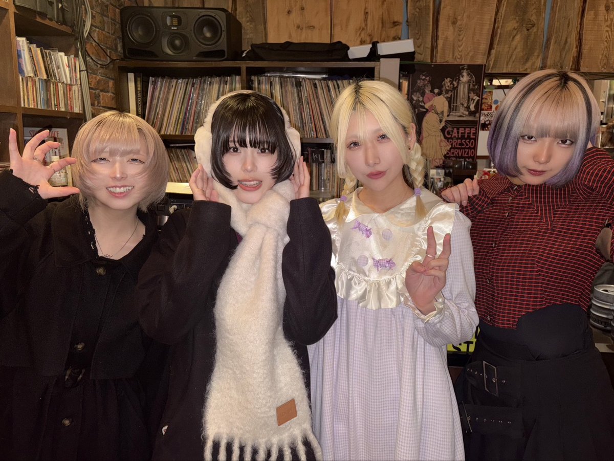 校庭カメラガールフィーア / V VERSIONS EP1 校庭カメラガールフィーア / V VERSIONS EP1 校庭カメラガールフィーア