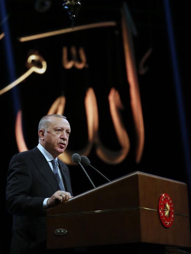 Devlet başkanına sahip çıkmak
Namusuna sahip çıkmaktır
Şerefine sahip çıkmaktır
İzzetine sahip çıkmaktır 
Onuruna sahip çıkmaktır 
Bayrağına sahip çıkmaktır 
Vatanına sahip çıkmaktır 
Erdoğan demek 
Türkiye demektir🇹🇷