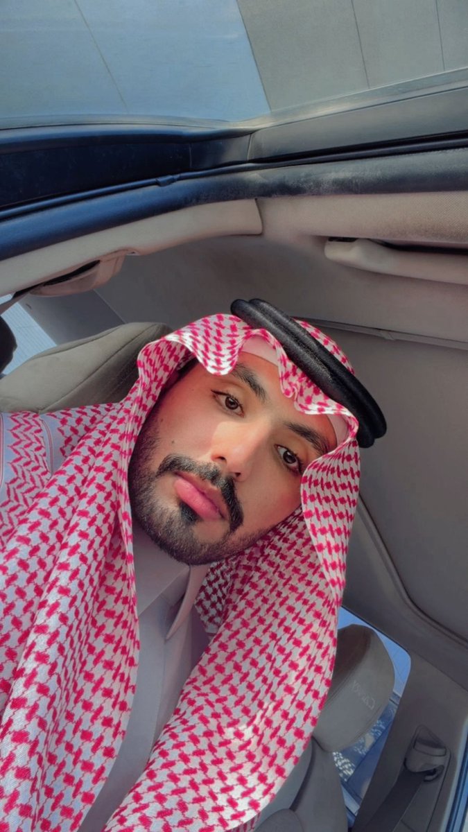 yp7xx's tweet photo. نرجع نقول الأحد داوم ولاتكلم احد. https://t.co/SyotvzKkJ6