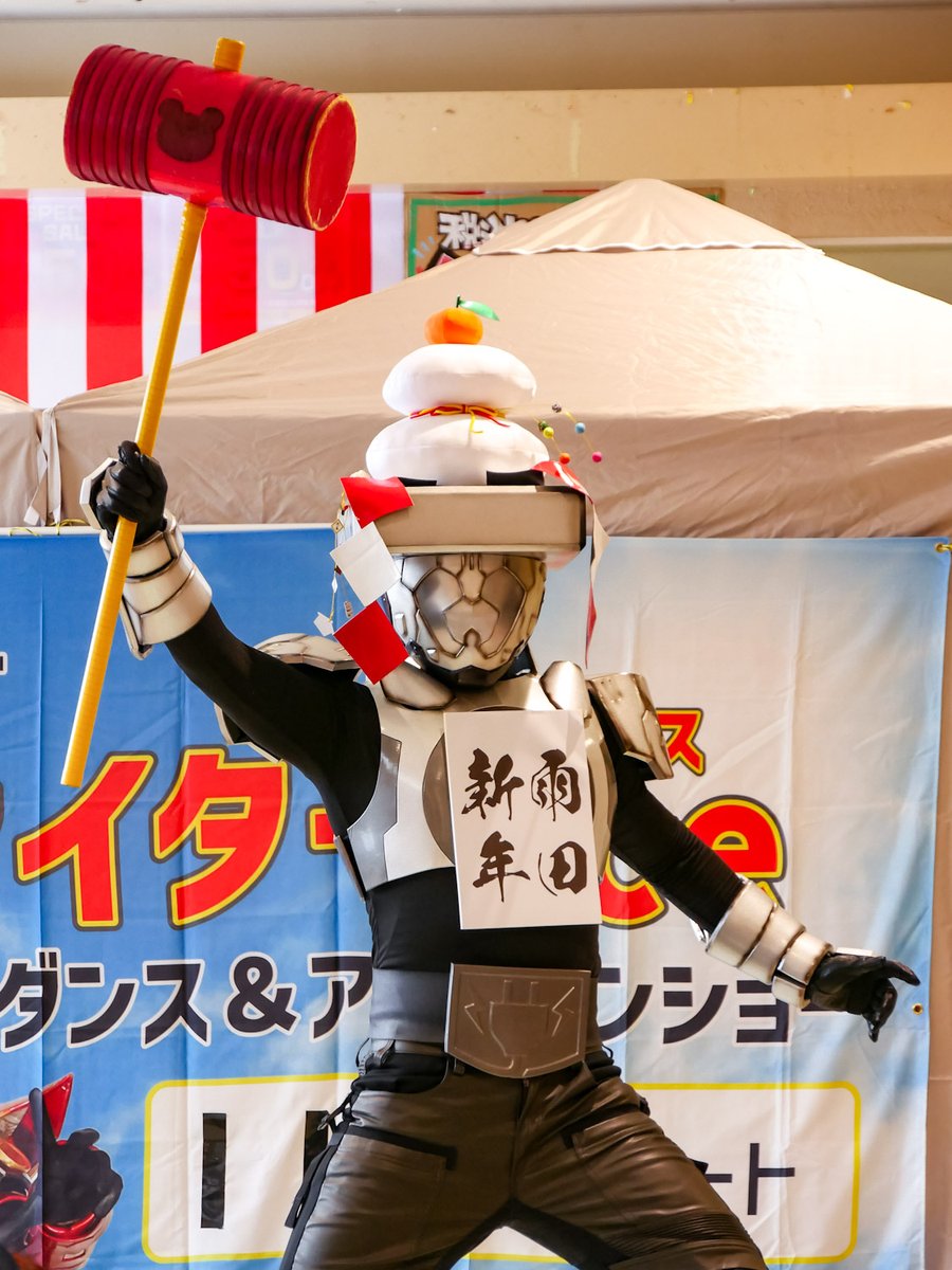 こんな鏡餅のゆるビジュアルしてるのに強くてかっこいいのなんでなんです……カガミモチ…