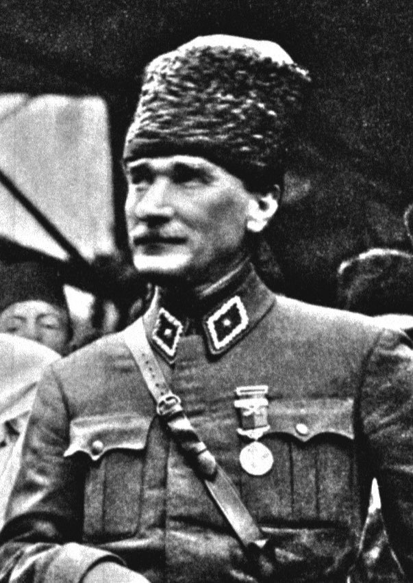 ❝Sömürgecilik ve emperyalizm yeryüzünden yok olacak ve yerlerine milletler arasında hiçbir renk, din ve ırk farkı gözetmeyen yeni bir ahenk ve işbirliği çağı geçecektir.❞

—Mustafa Kemal, 1933.