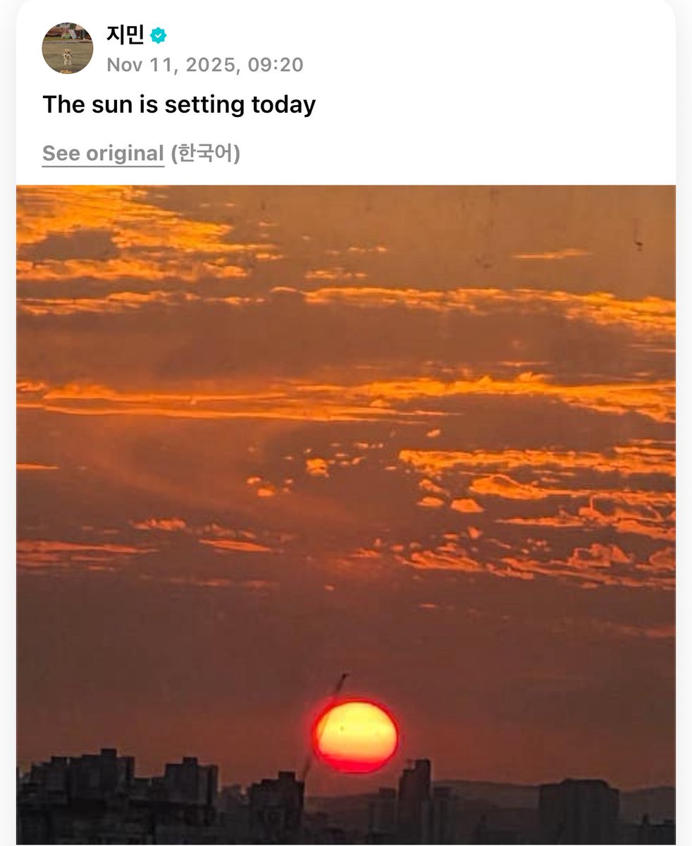 GoldenHickeys's tweet image. GUYS 🧐🧐🧐

Wlive Aug 17,
🐰: let’s make a spoiler in a sneaky way
🐹: the sun will set in 5 minutes 

Jimin Weverse post Nov 11
🐥: the sun is setting today