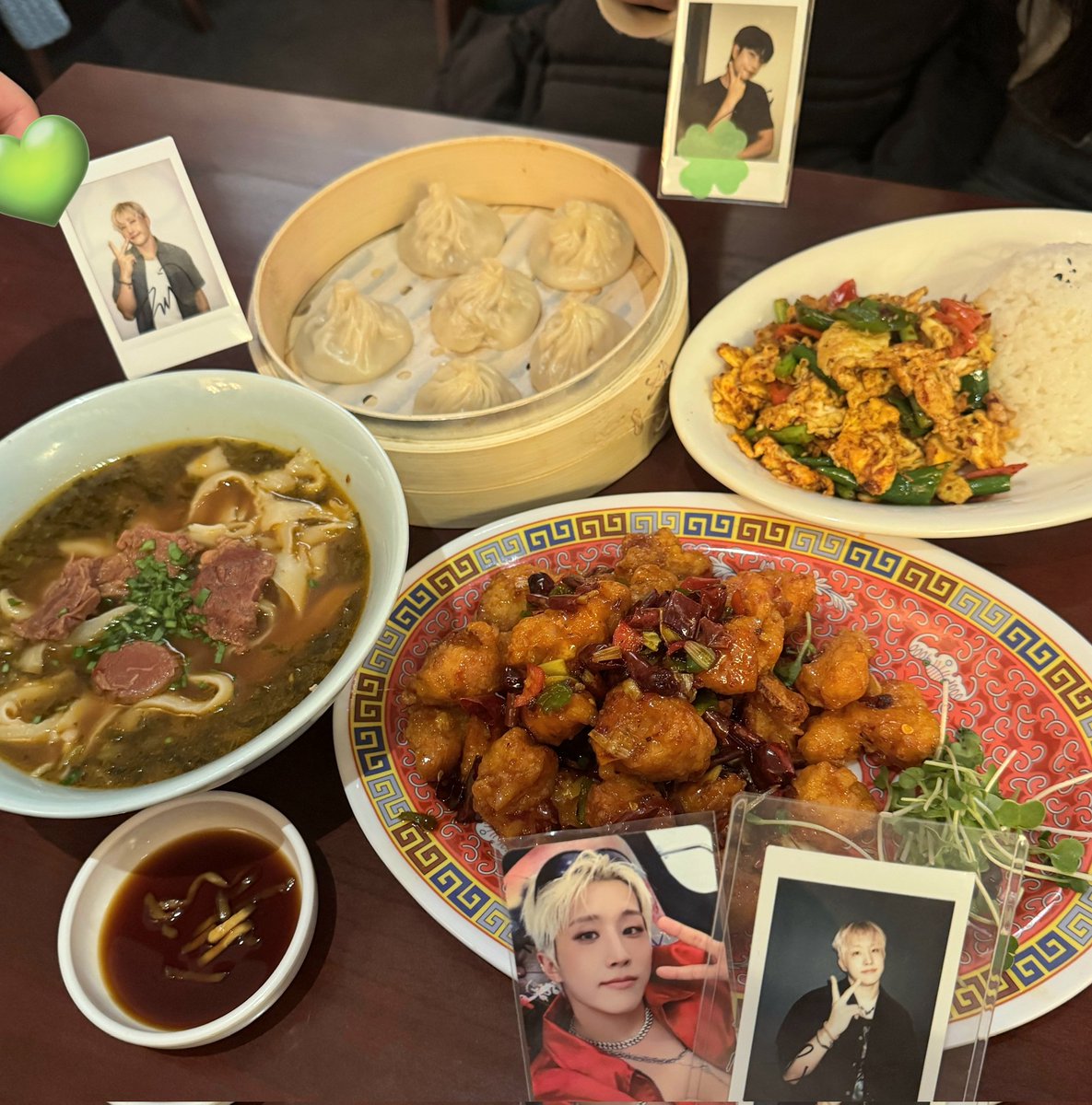 Bebe_960315's tweet photo. 2026년 짱친들 모임 🧡💚
신년회 겸 방탈출 성공적 👍🏻✨
#아스트로 #엠제이 #진진 https://t.co/qxeZKXJPRN
