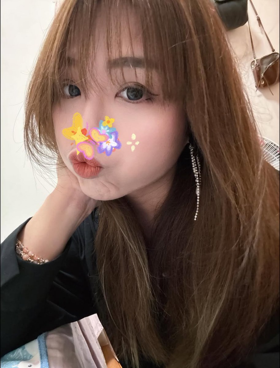 maebjun's tweet image. 都什麼時代了    
約砲不是很正常嗎
親親😘
#高雄