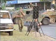 relatandohisto1's tweet image. Sois muy jóvenes para acordaros, pero cuando EEUU invadió Panamá, el general Noriega se refugió en la embajada vaticana. El ejército de EEUU la rodeó y durante 10 días los torturaron sin parar con rock duro y heavy metal a un volumen de +120 dB hasta que se entregó el 3/1/1990.