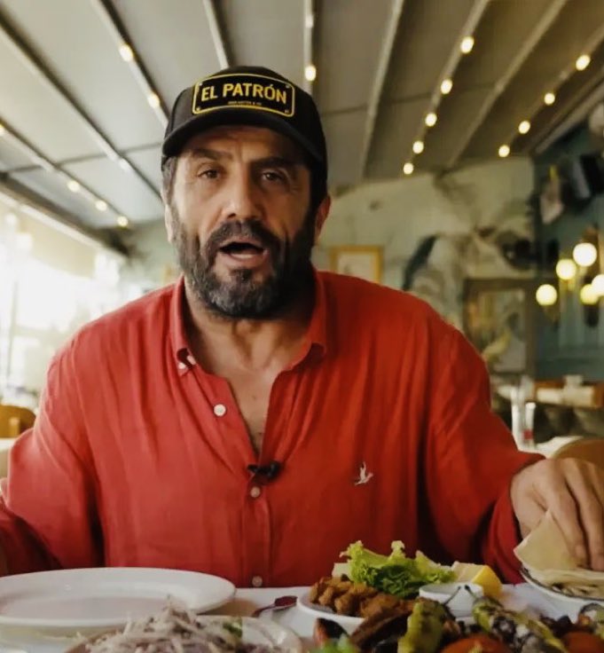 Türklere hakaret eden bu adam larin restoranlarına girmeyin.

#BedriUstayıBoykot
#KanatcıAyazBoykot