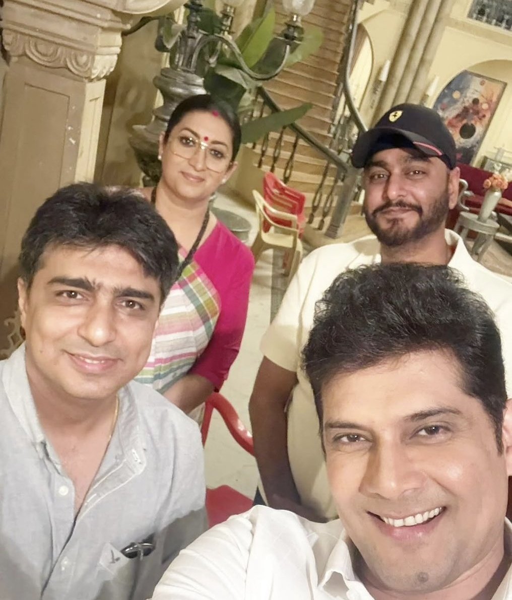 _solulu_belle's tweet image. Happy new year TuHir/AmRiti nation !!

First selfie, I noted today's date 04/01/26!!

I hope we get some more selfies ahead 😉 proper one's plz, 

Editing takes time, bro! 😄 

 @smritiirani @TheAmarUpadhyay

#tuhir
#amriti 
#KSBKBT
#ksbkbt2
#kyunkisaasbhikabhibahuthi2