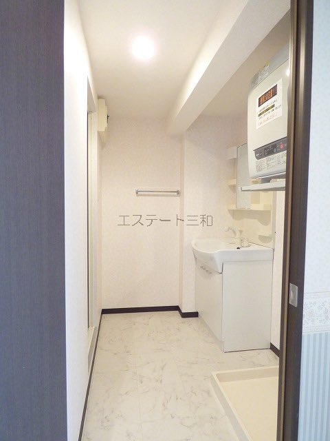 esanwa's tweet photo. 中津市蛎瀬の賃貸マンション「ソリアード」。リビングを中心に、独立した洋室も備えた2LDKで家族それぞれの時間も大切にできます。インターネット無料、ガス乾燥機付きで毎日の家事も快適。落ち着いた住環境で、ゆとりある暮らしを。

https://t.co/RoiPEor1U4

#中津市 #賃貸 #ファミリー向け #2LDK https://t.co/s2CWwdncBZ
