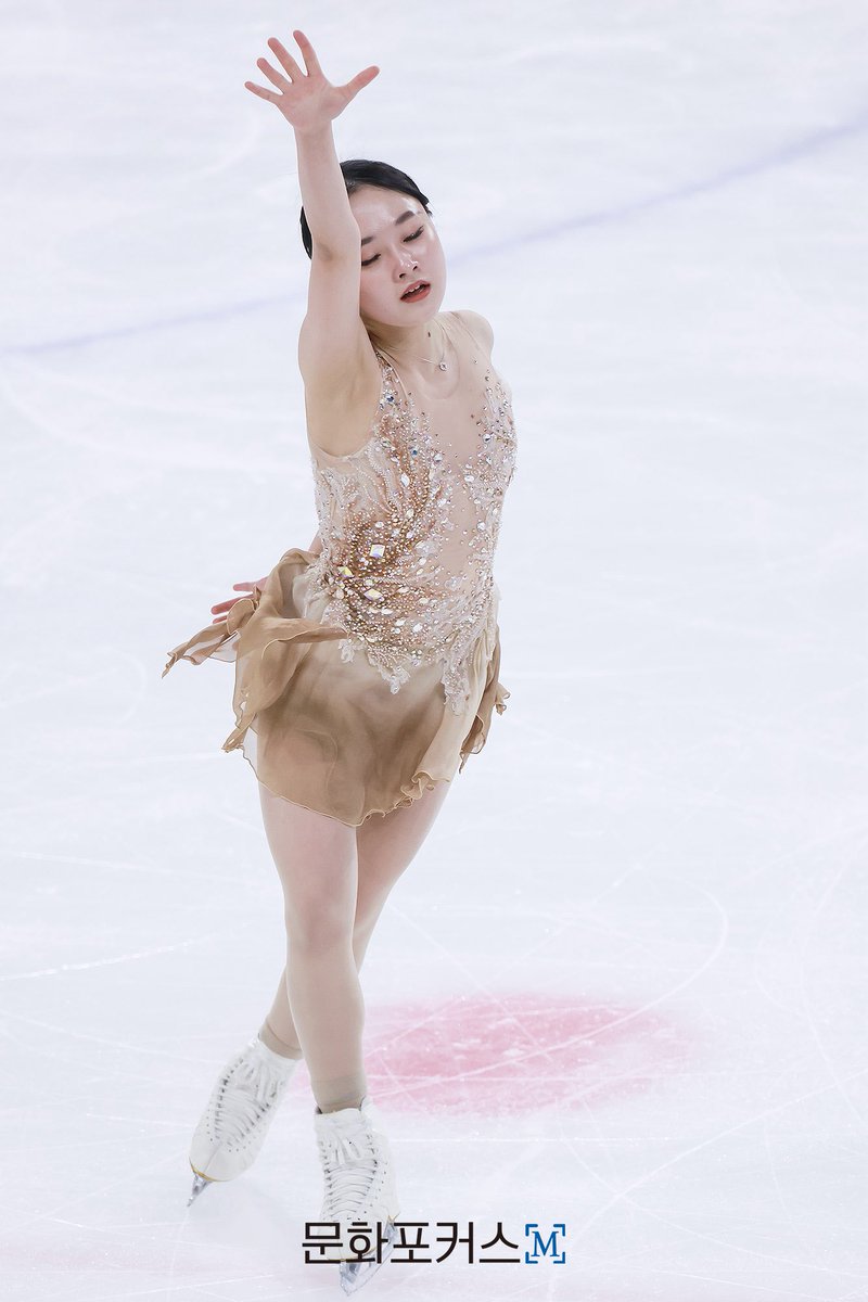 아직 내 마음 하나 갈무리하지 못해서 무슨 말을 해야할지 갈피를 잡지 못했었는데 채연이의 메세지를 보고 참고있었던 눈물이 나버렸다.. 채연이가 가는 길 끝까지 같이 가보자. 옆에서 늘 힘이 되줄수 있는 채연이 짱짱팬이 될거임!