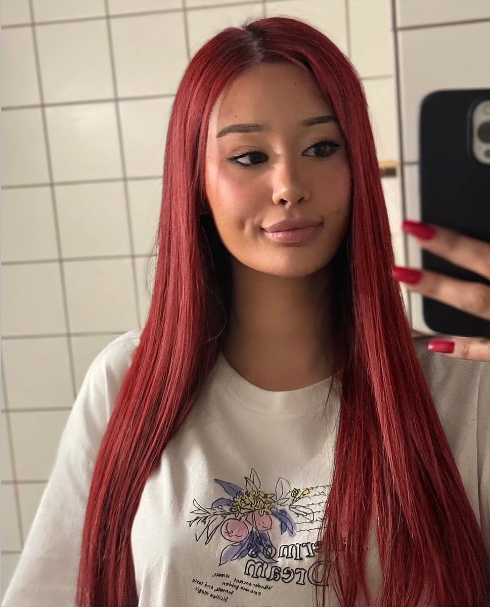 YourArrya's tweet image. If a trans GIRL wanted to have your number, would you give it to her? ☺️