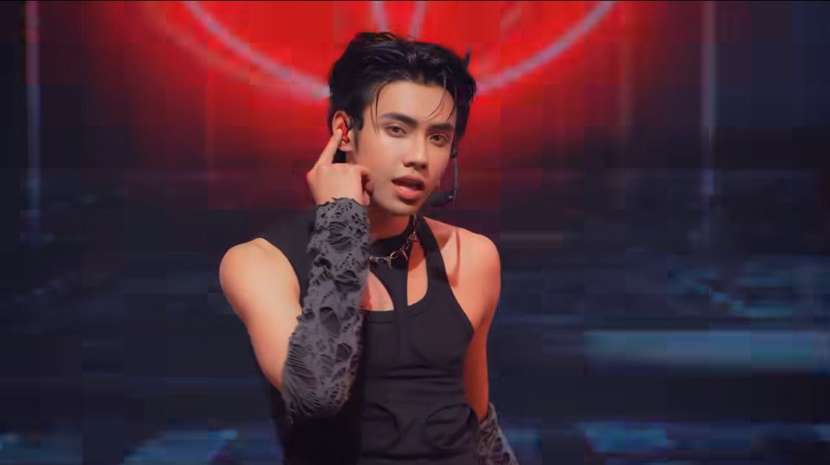 แล้วทำไมถึงไม่ได้ดูภีมใส่ชุดนี้เต้นอะ 
แง แง
#TMCxSpotifyHot4_BUS 
#PEEMWASU