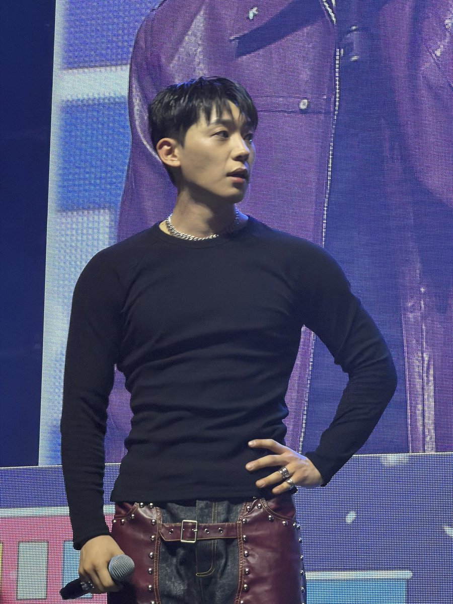 나도 드코 기깔나게 준비해와서 종현이랑 사진찍을걸ㅠㅠㅠ 엉엉..