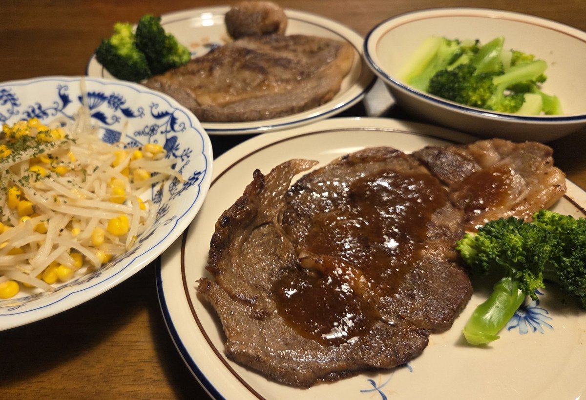 kyo_0518's tweet photo. トロピカル・SEXY天国
飛び散る ステーキ・ソース♪
今夜は、息子の誕生日の前祝いで
ステーキを焼きました。
遅くなりましたが、本年もよろしく
お願いします☆
#BUCKTICK https://t.co/jOklNgQAMC