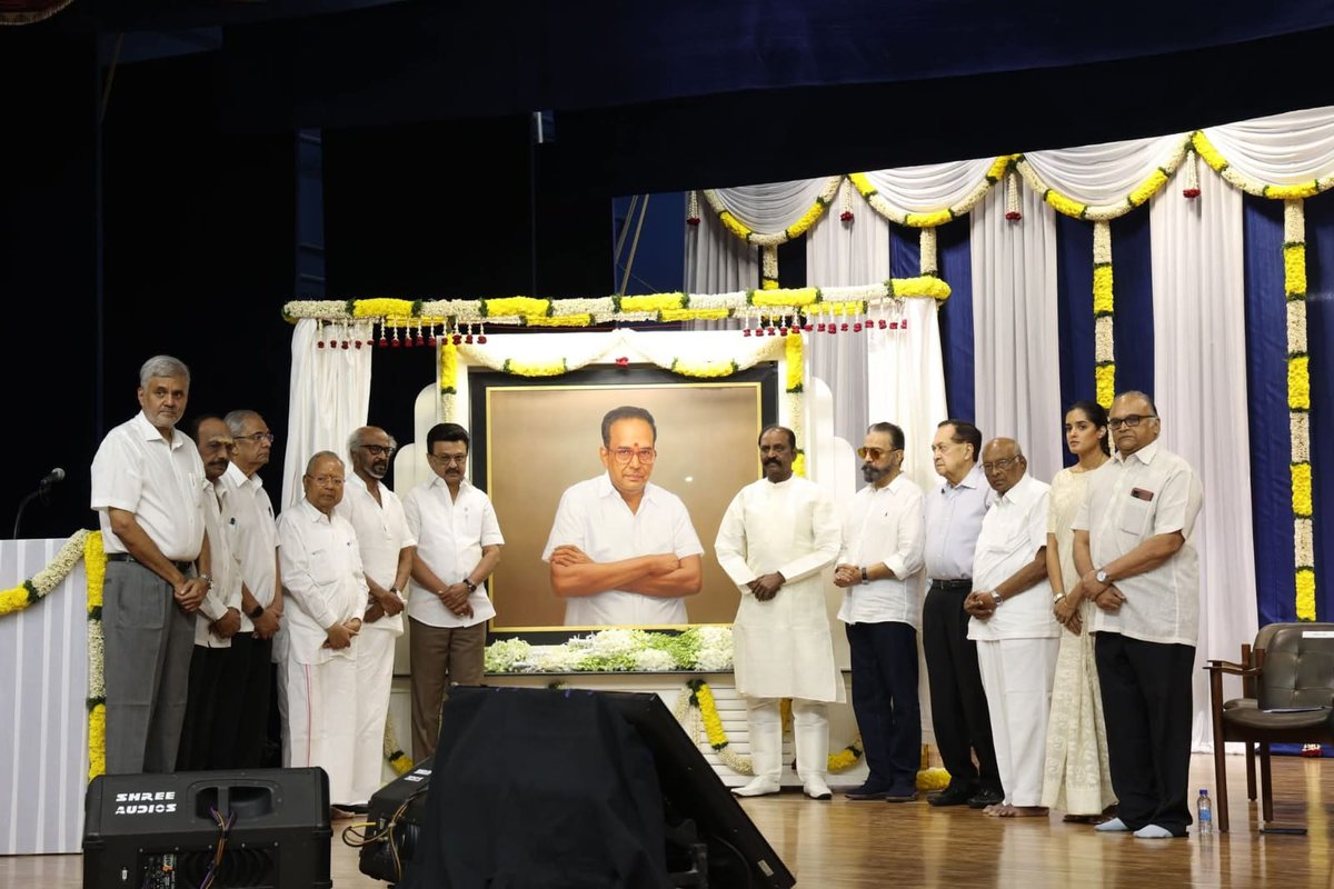 peoplenewslivex's tweet photo. Chief Minister MK Stalin, Rajinikanth, and Kamal Haasan attended the film launch ceremony of late producer AVM Saravanan. #AVMSaravanan #CinemaNews #TamilFilmIndustry https://t.co/VtYgPcxAJe