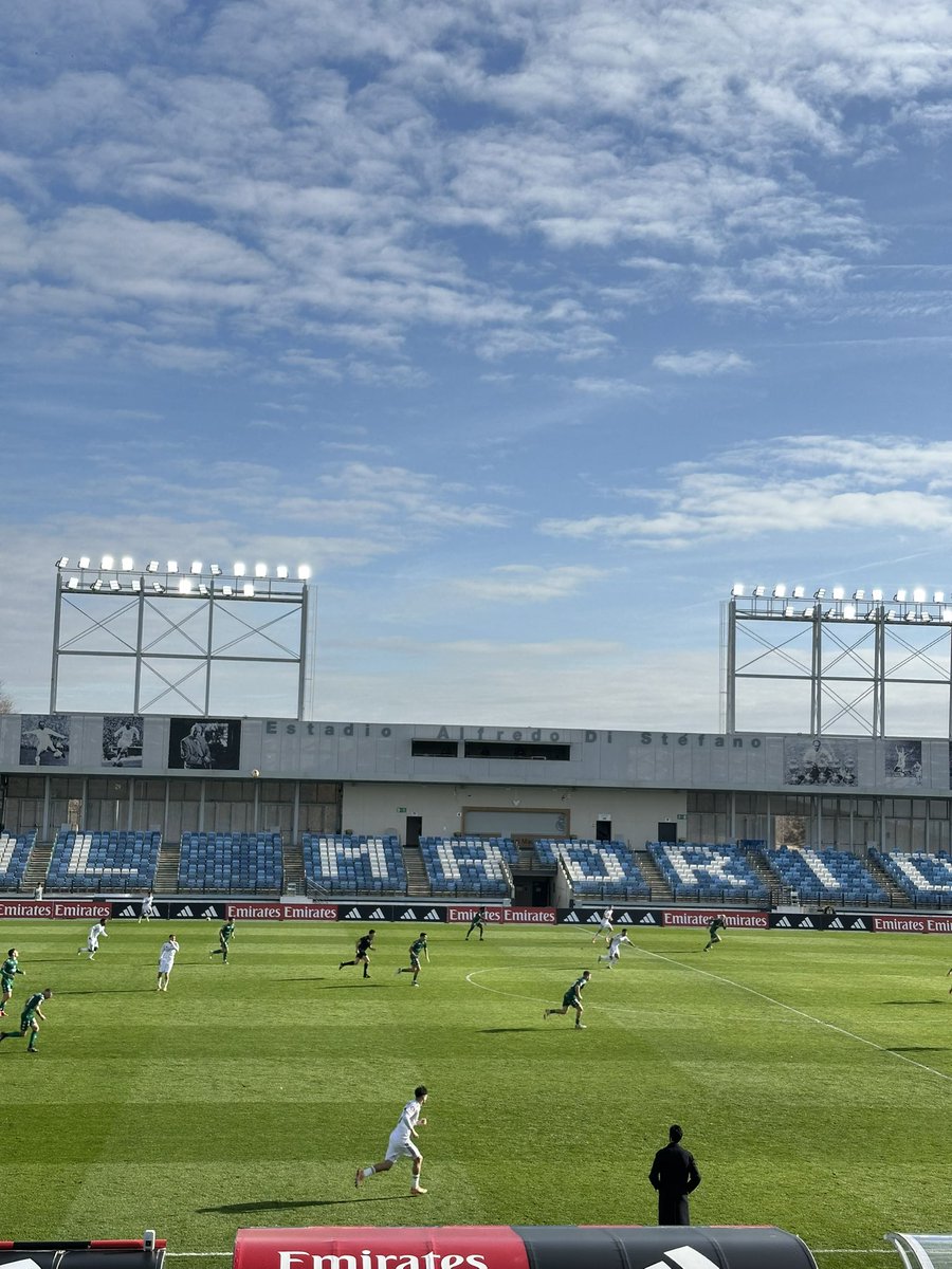 LauEchalecu's tweet photo. #RMCastilla - #Arenteiro https://t.co/sUPQEDIgOp