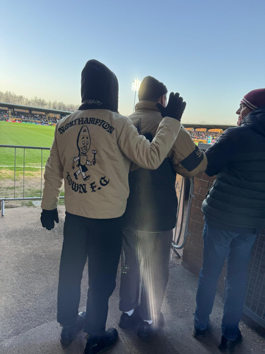 Hope all your games today survive the frost and that your wrapped up warm!
Maybe we should start looking into some more winter-proof threads..