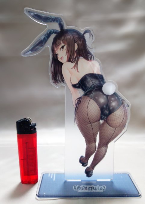 保護フィルムあまりに綺麗に貼ってて最初マット加工してるのかと思ったというか最初勘違いして撮ってしまった
コレはコレで映り込み少ないのに綺麗に色が出て撮影しやすい気がします～
https://t.co/MRN7sSSGQ9 