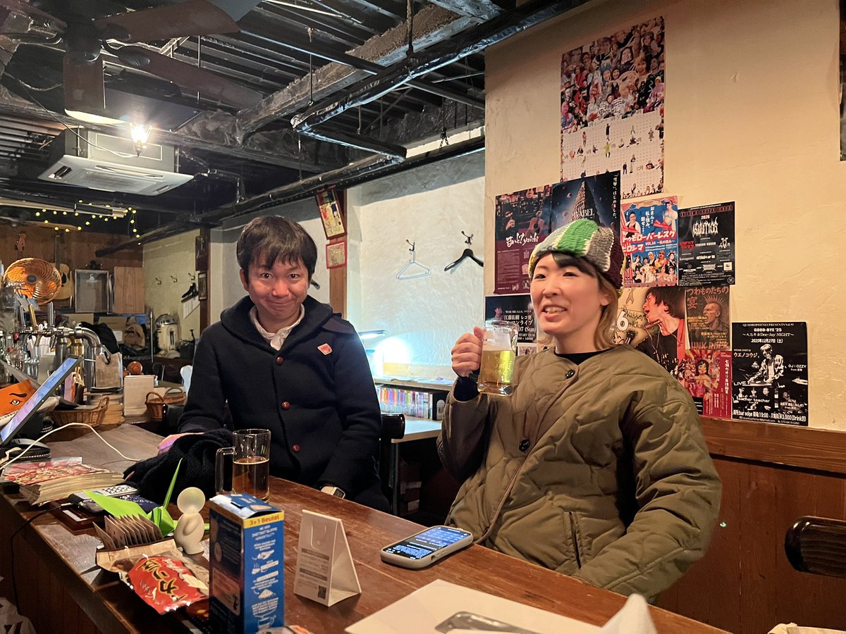 1月4日(日)のAM、Openしました！
早い時間からトリオde三匹の練習。
その後、山広朋実のレコーディング。
っでBAR営業スタートです！！
今年最初の日曜日。
誰か遊びに来てくれるかなぁ。
ガンバっぺし。